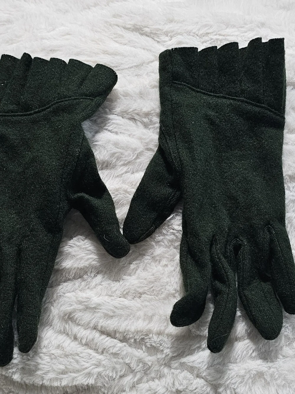Echo Dark Green Knit Gloves